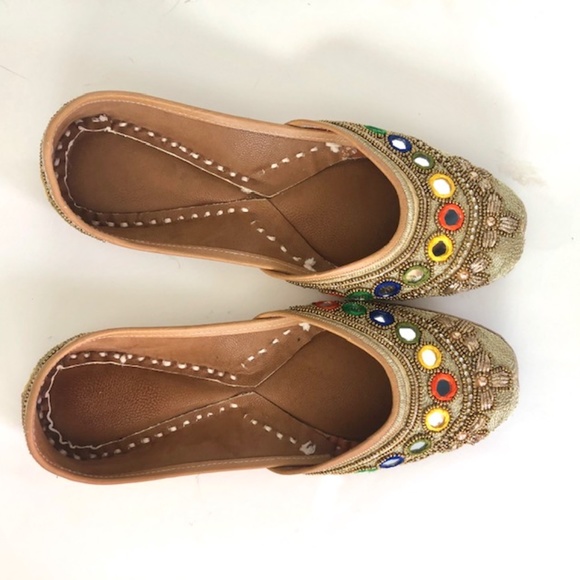 Beautiful Handmade Leather Mirrored Slippers - Picture 2 of 8